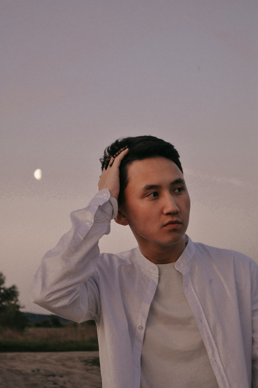 Portrait of a man with short hair and a light shirt
